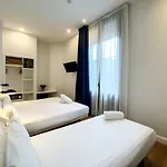 Som Nit Born Gæstehus Barcelona