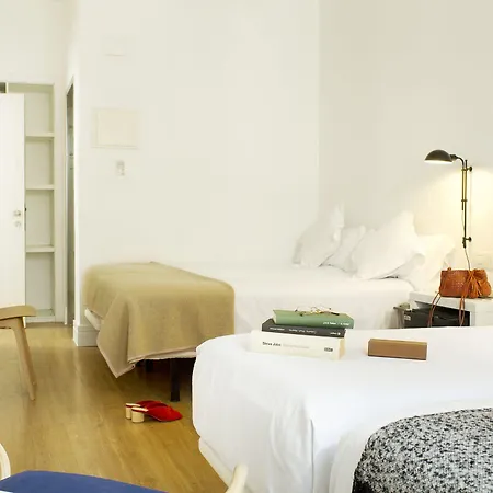 Som Nit Born Konukevi Barselona