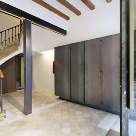 Som Nit Born Konukevi Barselona