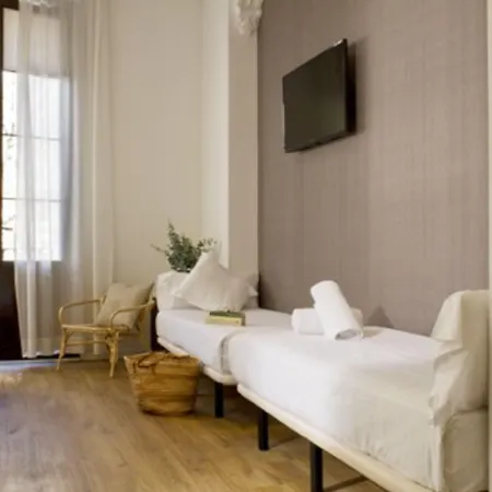 Som Nit Born Konukevi Barselona